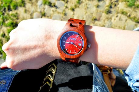 montre en bois The red dress