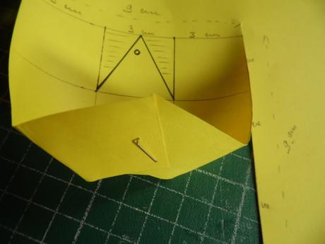 Mes ouvrages - petits paniers ne pas mettre d'agraphe mais un point de colle serait mieux surtout avec les enfants