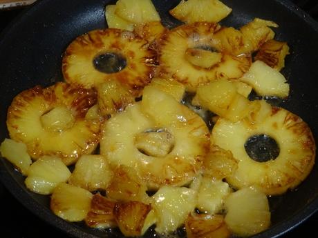 MAGRETS DE CANARD À L'ANANAS Début de la caramélisation des ananas