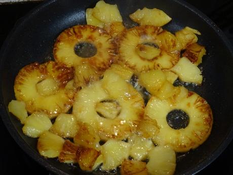 MAGRETS DE CANARD À L'ANANAS Début de la caramélisation des ananas