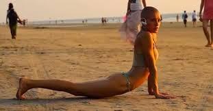 Retrouver son corps après les grossesses http://feroce.co/yoga-plage/