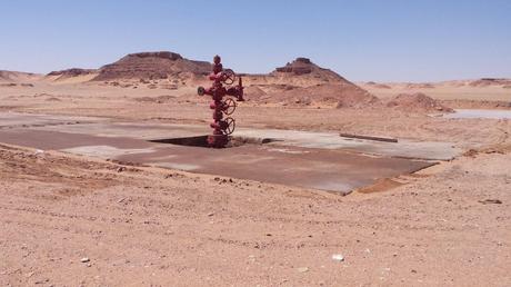 La vidéo montre 2 puits gaziers abandonnés par Sonatrach à 20 km de la ville de In Salah. Photo DR