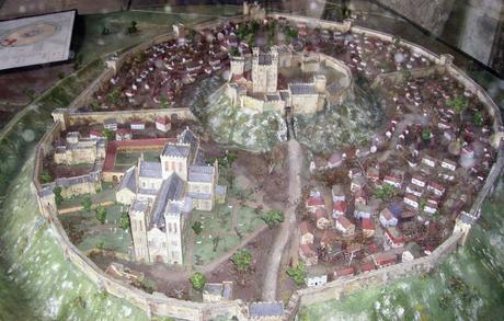 Les archéologues révèlent l'aménagement de la ville médiévale à Old Sarum
