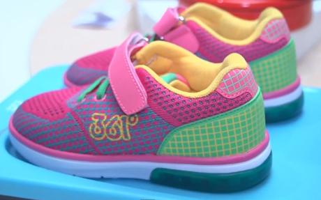 Des sneakers pour enfants avec une puce GPS 361-Smart-Kid-Shoe