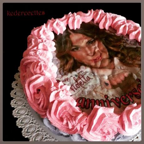 Voici pour l'anniversaire de Stacy un rose cake Violetta à sa demande!! Le gâteau est un Mud Cake chocolat (recette sur le blog 