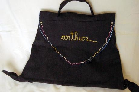 Le cartable-sac à dos textile brodé au prénom de votre enfant existe !