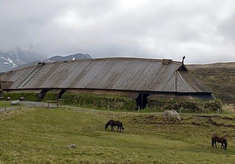 Une salle des festins Viking découverte en Suède