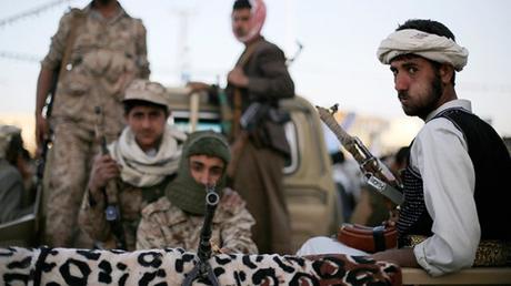 Le peuple yéménite uni dans les rues pour soutenir le mouvement révolutionnaire face à l’invasion saoudienne houthi-rebels