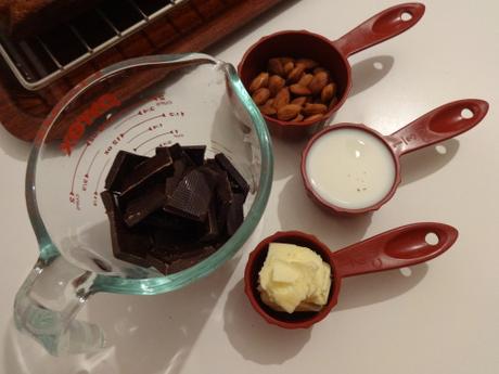 GÂTEAU À LA CONFITURE AVEC GANACHE DE CHOCOLAT/ JAM CAKE WITH CHOCOLATE GANACHE / PASTEL DE MERMELADA CON GANACHE DE CHOCOLATE GÂTEAU À LA CONFITURE AVEC GANACHE DE CHOCOLAT/ JAM CAKE WITH CHOCOLATE GANACHE / PASTEL DE MERMELADA CON GANACHE DE CHOCOLATE