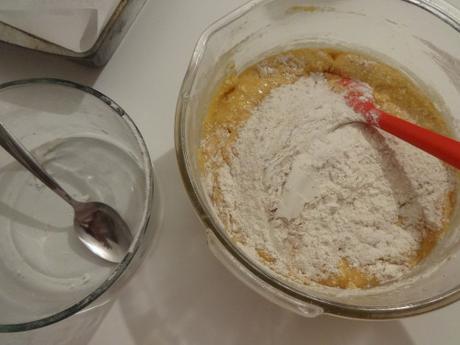 GÂTEAU À LA CONFITURE AVEC GANACHE DE CHOCOLAT/ JAM CAKE WITH CHOCOLATE GANACHE / PASTEL DE MERMELADA CON GANACHE DE CHOCOLATE image