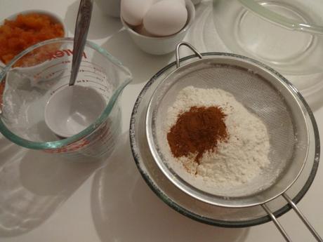 GÂTEAU À LA CONFITURE AVEC GANACHE DE CHOCOLAT/ JAM CAKE WITH CHOCOLATE GANACHE / PASTEL DE MERMELADA CON GANACHE DE CHOCOLATE image