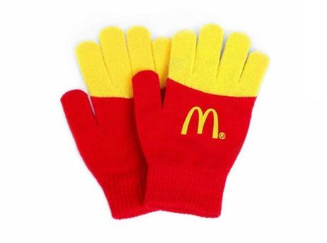 Insolite: Les gants en formes de paquet de frites McDO
