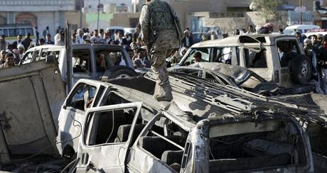 La capitale Sanaa après une frappe aérienne