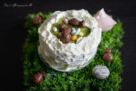 Gâteau  surprise de Pâques  ( pistache, framboise et oeufs en bonbons) 