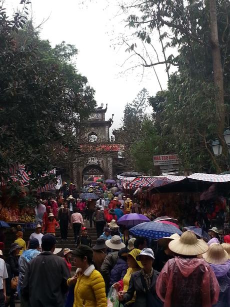 Perfume Pagoda Vietnam crowded