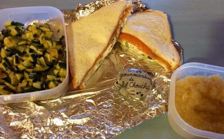 Lunch box du jour : sandwich saumon, chèvre et courgettes, compote pomme poire maison