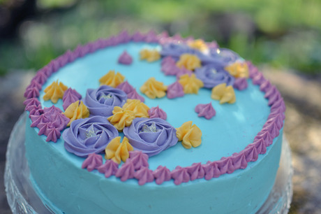 glaçage roses et fleurs. layer cake speculoos fruits rouges, tuto layer cake glaçage roses et fleurs. layer cake speculoos fruits rouges, tuto layer cake