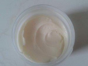 Masque nourrissant pour cheveux secs au beurre de mangue Masque nourrissant pour cheveux secs au beurre de mangue