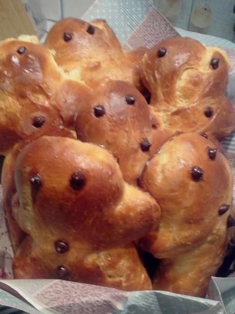 Des Mannelés ( petites brioches) pour la St Nicolas Des Mannelés ( petites brioches) pour la St Nicolas