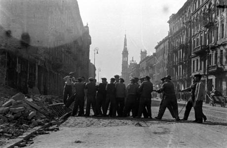 La reconstruction de Varsovie en image