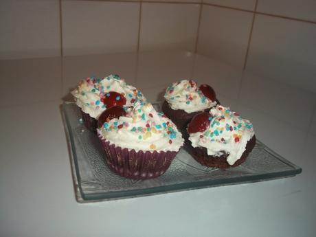 Cupcakes chocolat façon Forêt Noire !! Cupcakes chocolat façon Forêt Noire !!