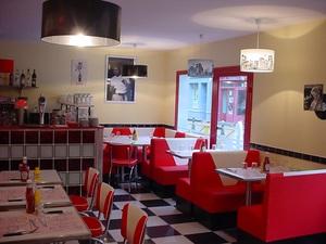 L'homme idéal ou presque http://image-restaurant.linternaute.com/image/300/rennes-back-to-the-60-s-43450.jpg