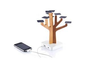 Un arbre solaire pour recharger vos téléphones