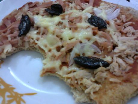 Pizza au pain libanais et thon