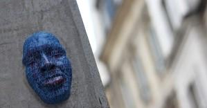 Gregos tire la langue aux parisiens Gregos tire la langue aux parisiens