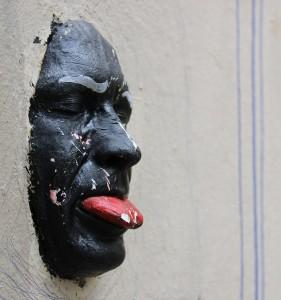 Gregos tire la langue aux parisiens Gregos tire la langue aux parisiens