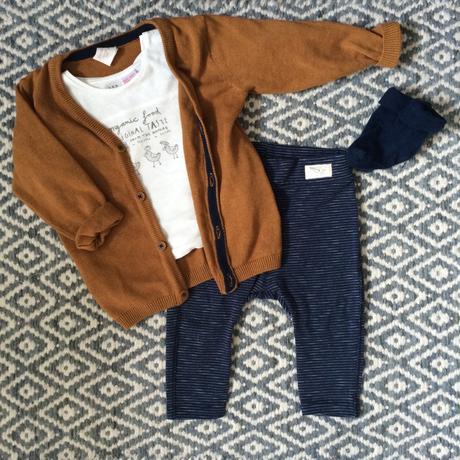 Navy and Tan : Gilet H&M, Tee-shirt Zara Mini, Legging Zara Baby Boy, Chaussettes Zara Baby