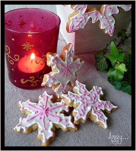 Sablés de Noël décorés...(flocons roses)