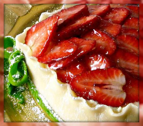Coeur aux fraises et pâte d'amande pour vous souhaiter une joyeuse Saint Valentin