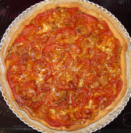 Tarte à la moutarde et à la tomate. Tarte à la moutarde et à la tomate.