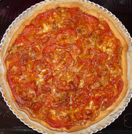 Tarte à la moutarde et à la tomate.