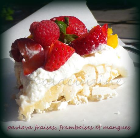 Pavlova Fraises, Mangues Et Framboises Pavlova Fraises, Mangues Et Framboises