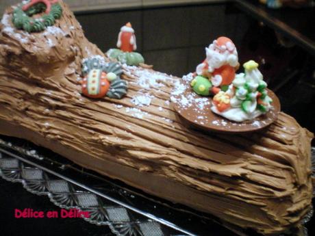 BUCHE DE NOEL AUX MARRONS GLACES ET AUX CHOCOLAT .....