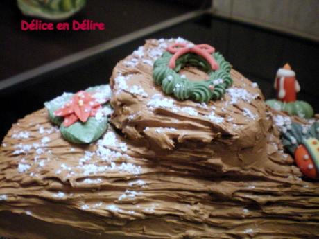 BUCHE DE NOEL AUX MARRONS GLACES ET AUX CHOCOLAT .....