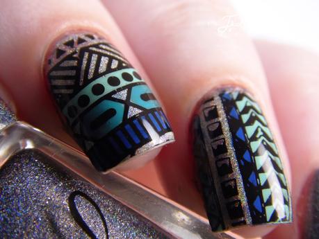 Reverse stamping week #1 - Aztec nails Reverse stamping week #1 - Aztec nails