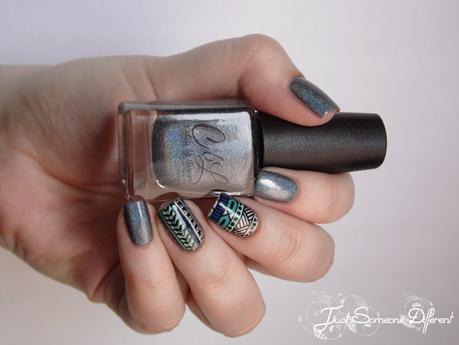 Reverse stamping week #1 - Aztec nails Reverse stamping week #1 - Aztec nails
