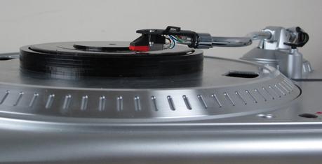 L’Universal Record, un vinyle Bluetooth pour lire des MP3 sur votre table tournante L’Universal Record, un vinyle Bluetooth pour lire des MP3 sur votre table tournante