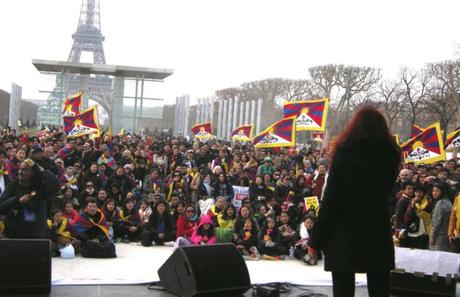  Les militantes et militants de  France Aung San Suu Kyi solidaires du peuple tibétain.