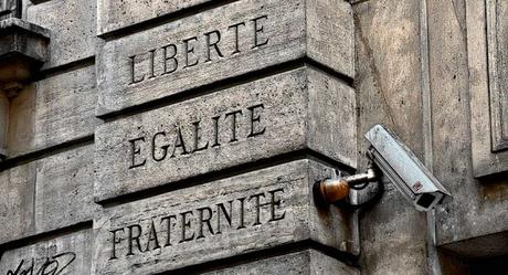 Système à TIC Liberté, Surveillé, Fiché - Photo par David Henry, © 2015 www.davidphenry.com