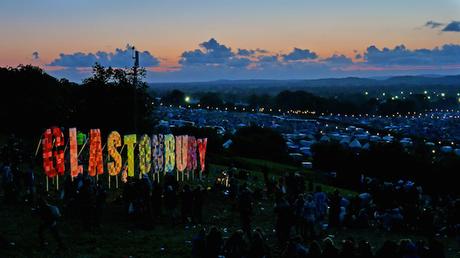 FESTIVAL : Quel budget pour votre festival de l’été? glastonburyfestival