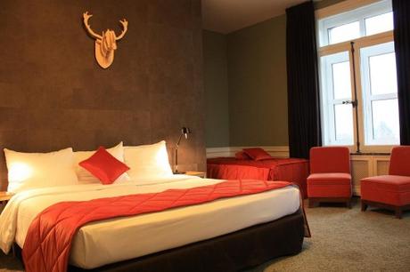 CHÂTEAU DE LA POSTE : Passez l’été en séminaires linguistiques ou en tribus ! Chateaudelaposte_chambre