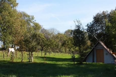 CHÂTEAU DE LA POSTE : Passez l’été en séminaires linguistiques ou en tribus ! Chateaudelaposte_Tente