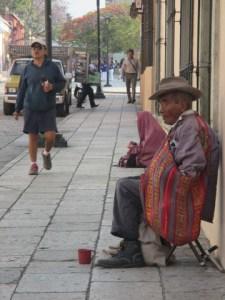 Vieilles personnes dans la rue Oaxaca