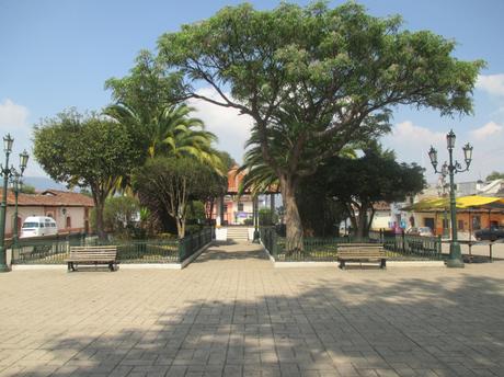 Petit parc devant le cerro de Guadalupe San Cristobal de las casas