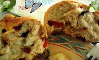 Pizzi pugliesi, pain au tomates, olives, oignon Image Hosted by ImageShack.us