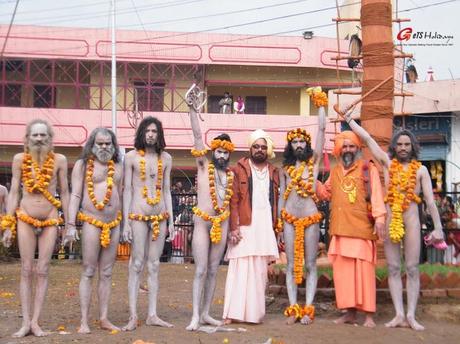 Le Pélérinage de la maha Kumbh Mela Les naga sadhus